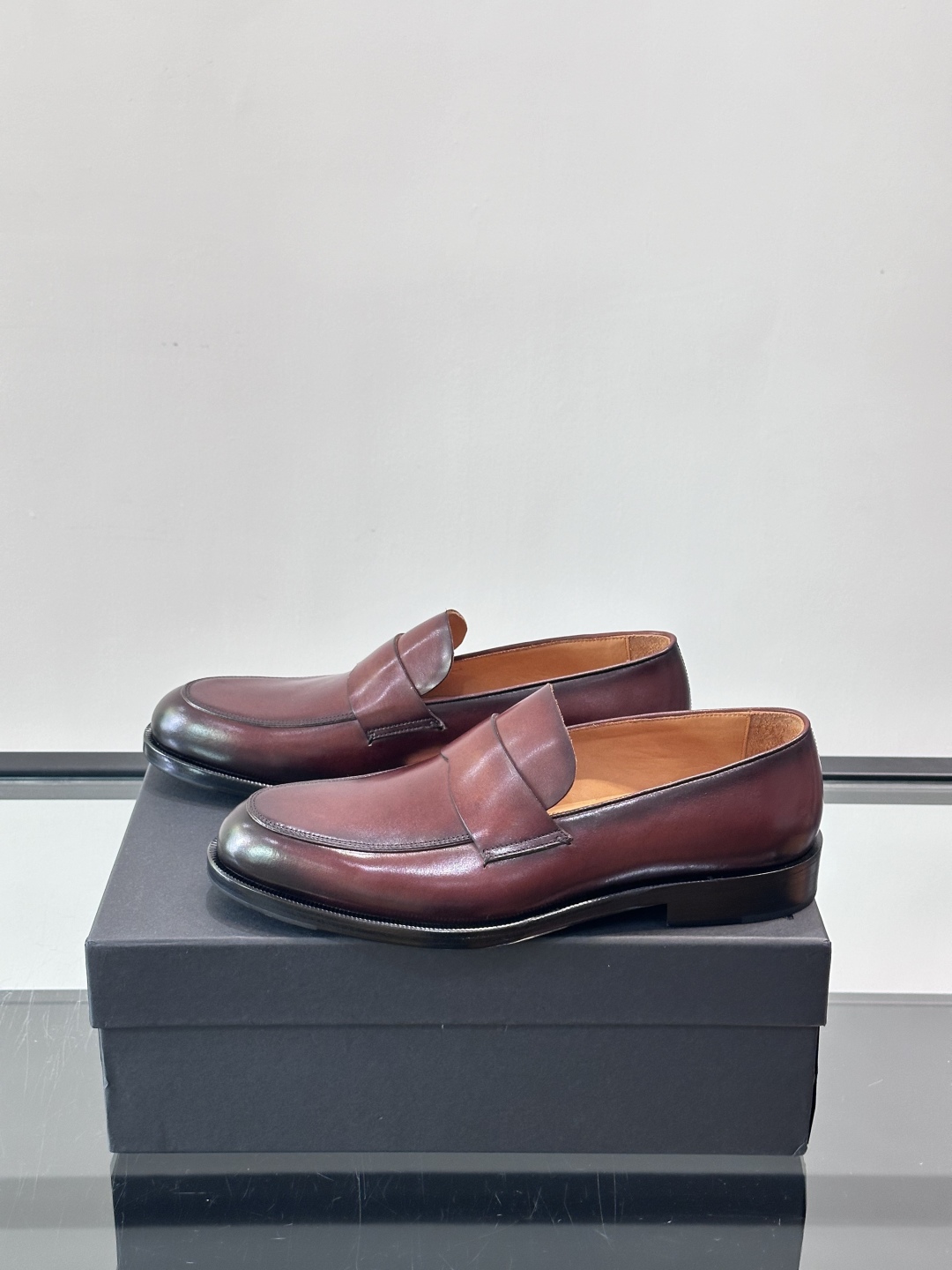 Zegna/杰尼亚 手工精品男士皮鞋 ，意大利进口皮胚 胎牛皮面 内里小牛皮 纯手工上色工艺 皮质细腻光