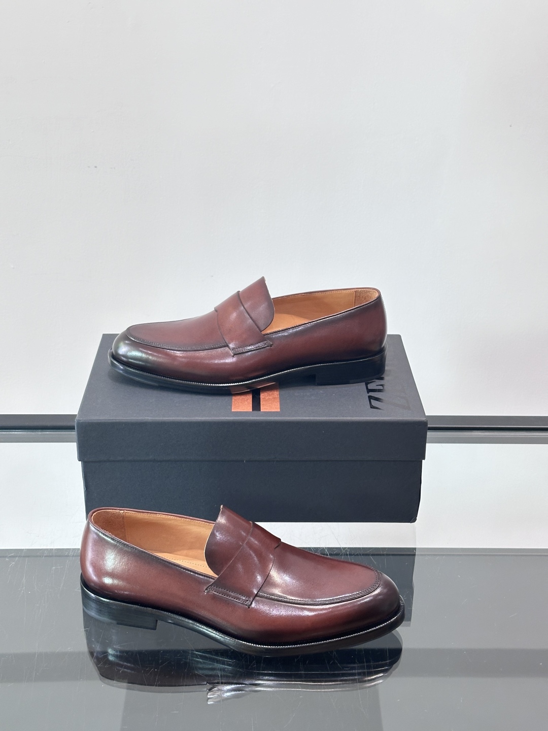 Zegna/杰尼亚 手工精品男士皮鞋 ，意大利进口皮胚 胎牛皮面 内里小牛皮 纯手工上色工艺 皮质细腻光