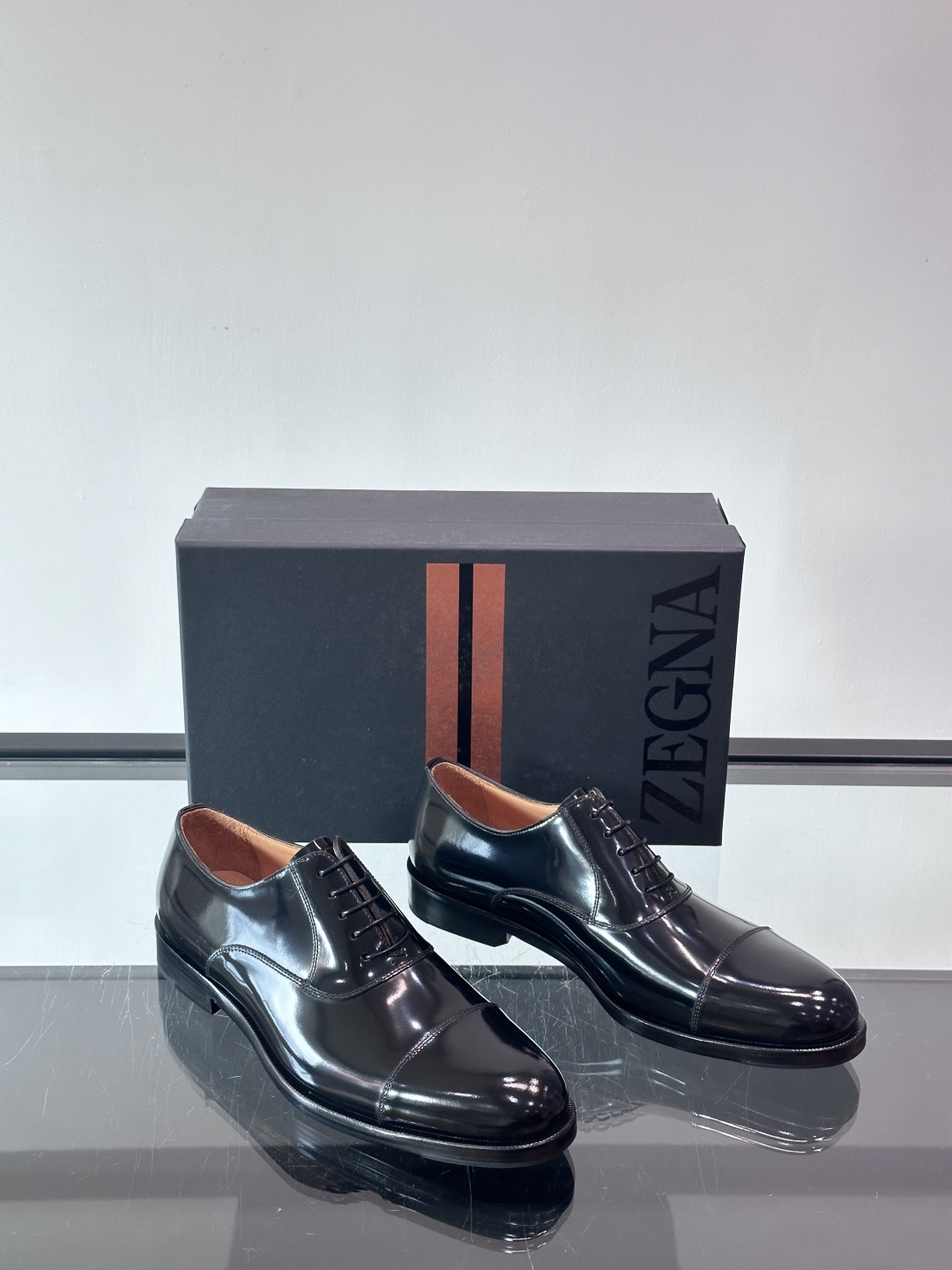 Zegna/杰尼亚 手工精品男士皮鞋 ，意大利进口皮胚 胎牛皮面 内里小牛皮 纯手工上色工艺 皮质细腻光