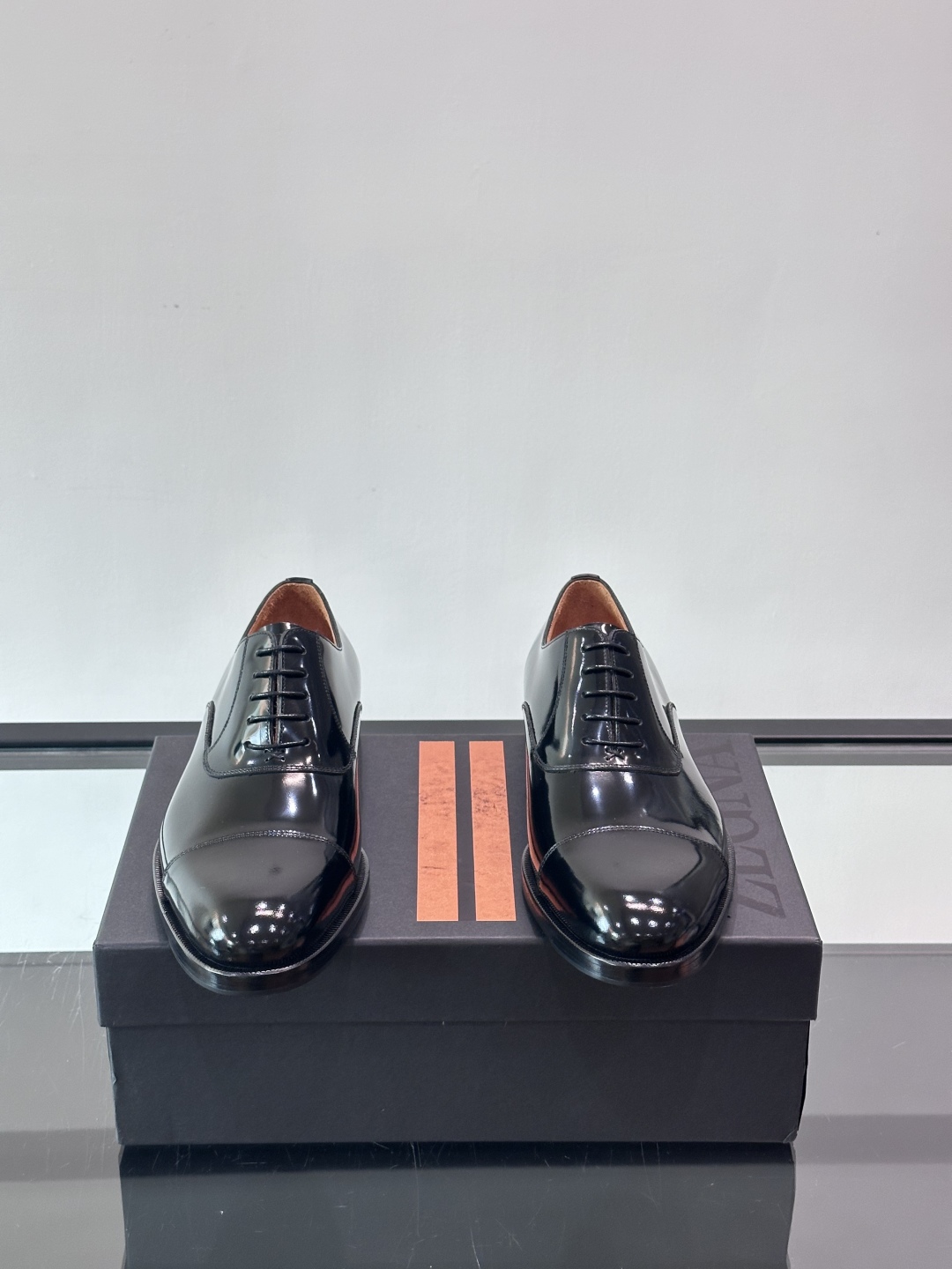 Zegna/杰尼亚 手工精品男士皮鞋 ，意大利进口皮胚 胎牛皮面 内里小牛皮 纯手工上色工艺 皮质细腻光
