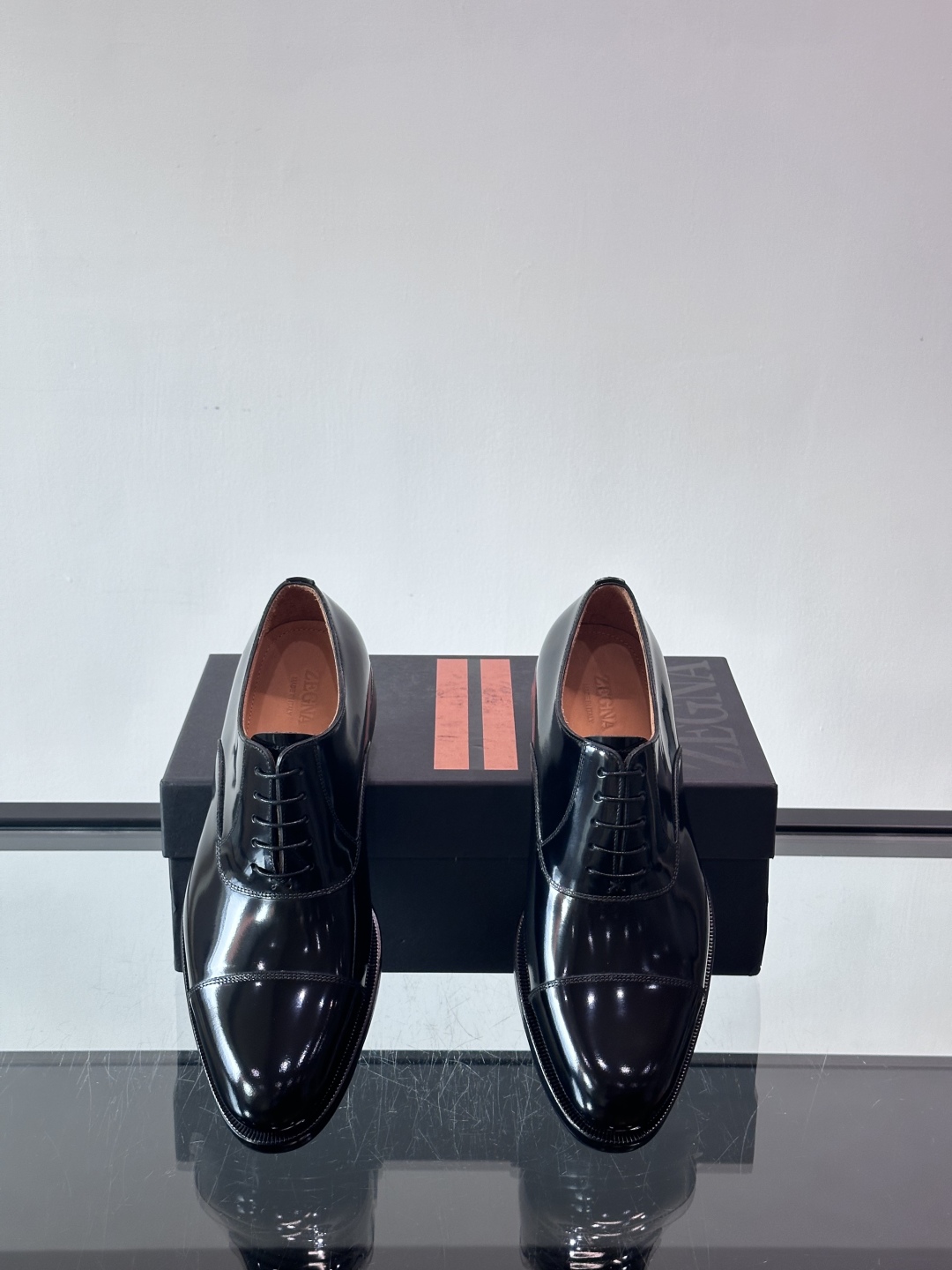 Zegna/杰尼亚 手工精品男士皮鞋 ，意大利进口皮胚 胎牛皮面 内里小牛皮 纯手工上色工艺 皮质细腻光