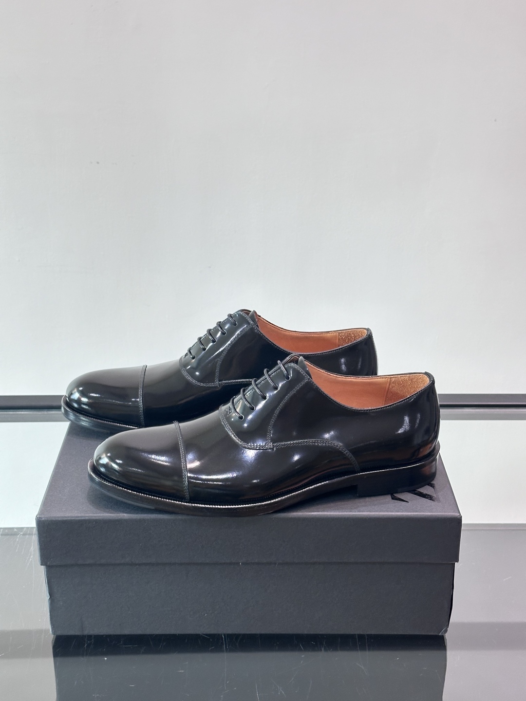 Zegna/杰尼亚 手工精品男士皮鞋 ，意大利进口皮胚 胎牛皮面 内里小牛皮 纯手工上色工艺 皮质细腻光
