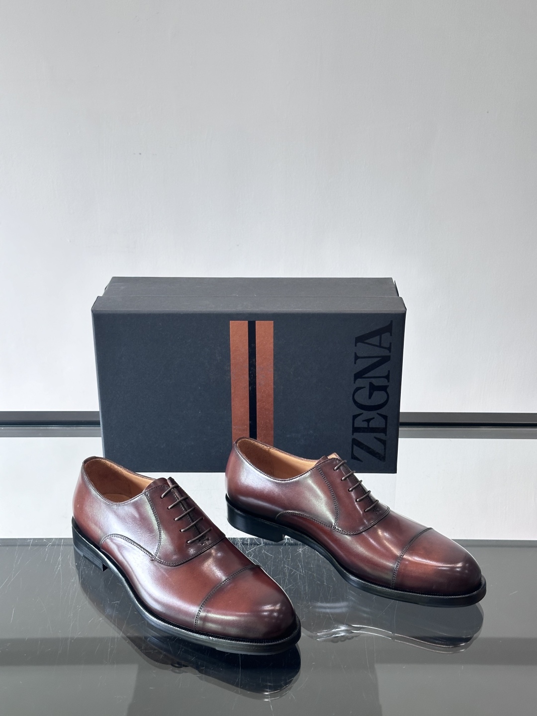 Zegna/杰尼亚 手工精品男士皮鞋 ，意大利进口皮胚 胎牛皮面 内里小牛皮 纯手工上色工艺 皮质细腻光