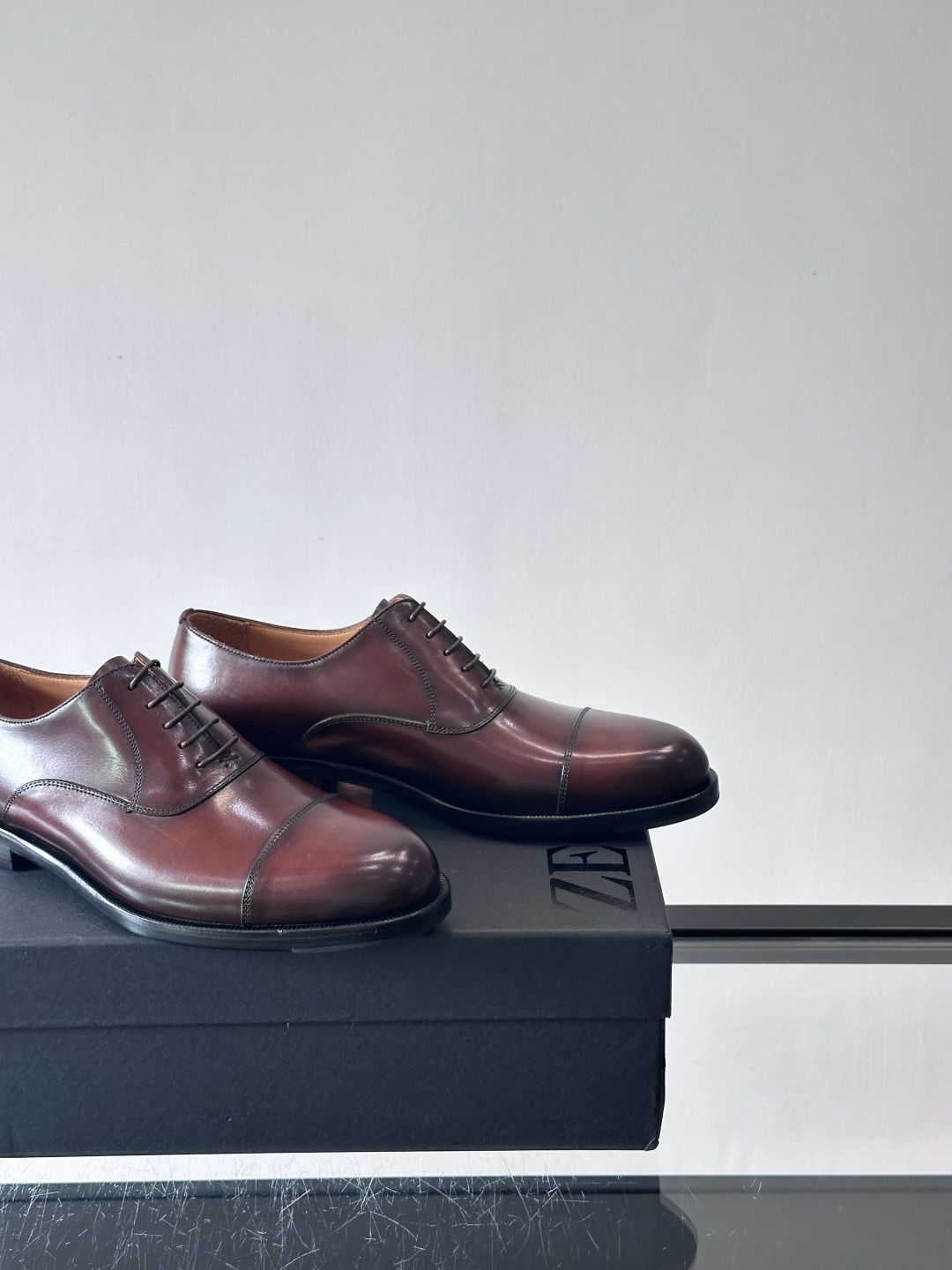 Zegna/杰尼亚 手工精品男士皮鞋 ，意大利进口皮胚 胎牛皮面 内里小牛皮 纯手工上色工艺 皮质细腻光