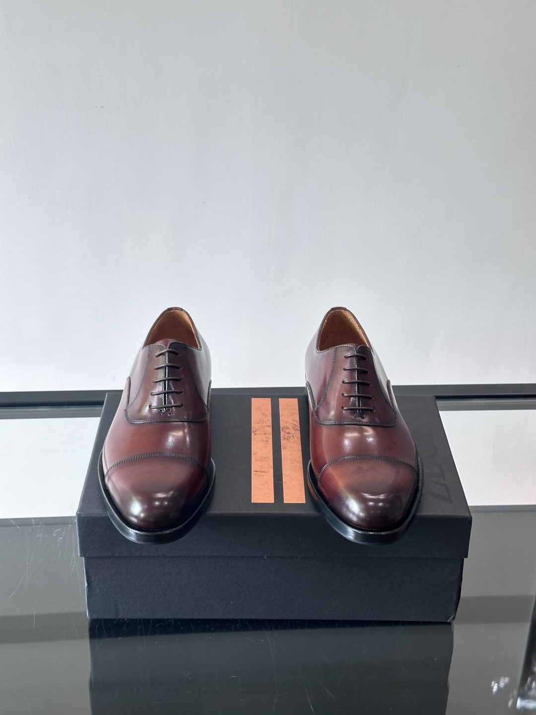 Zegna/杰尼亚 手工精品男士皮鞋 ，意大利进口皮胚 胎牛皮面 内里小牛皮 纯手工上色工艺 皮质细腻光