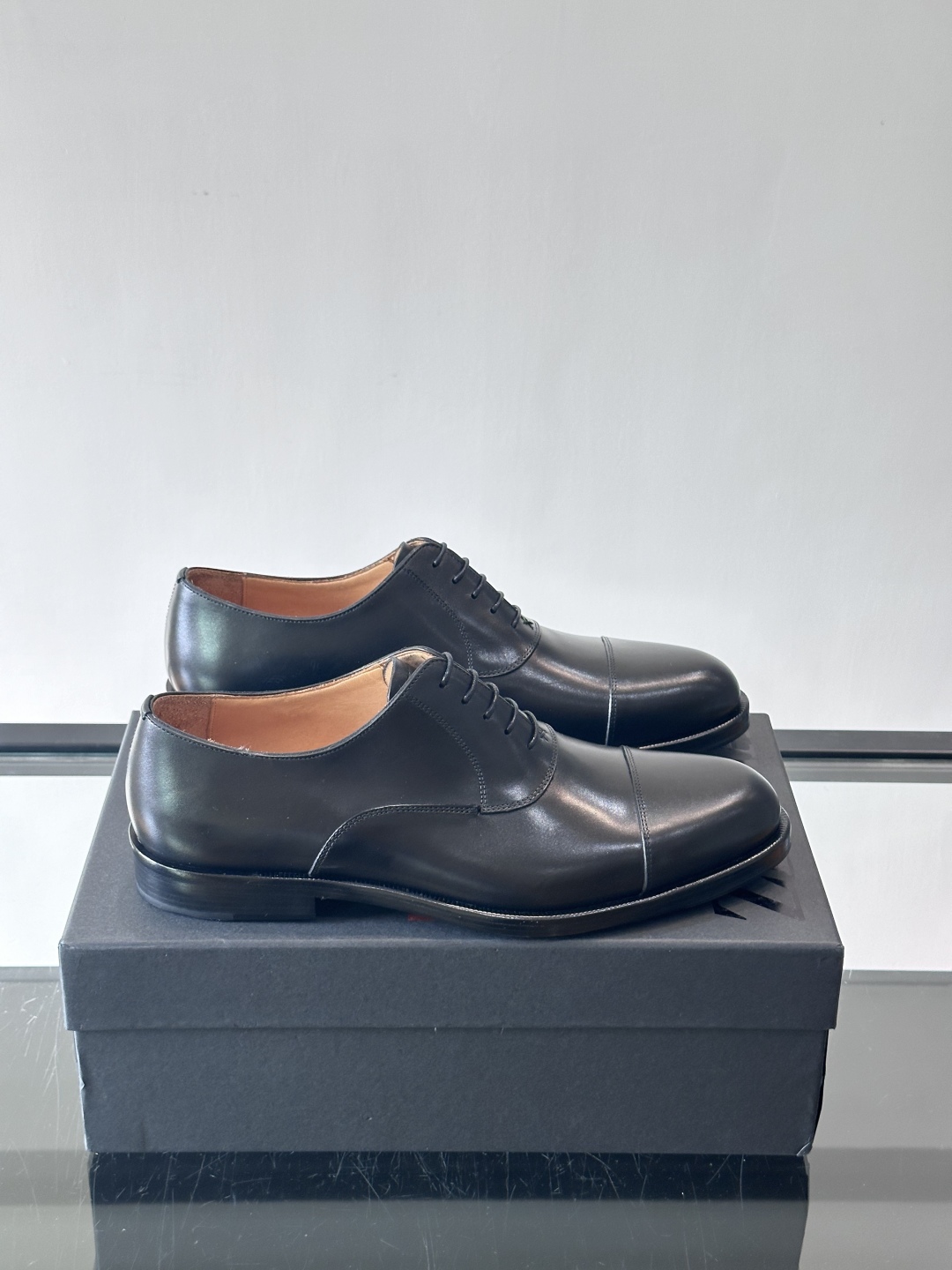 Zegna/杰尼亚 手工精品男士皮鞋 ，意大利进口皮胚 胎牛皮面 内里小牛皮 纯手工上色工艺 皮质细腻光