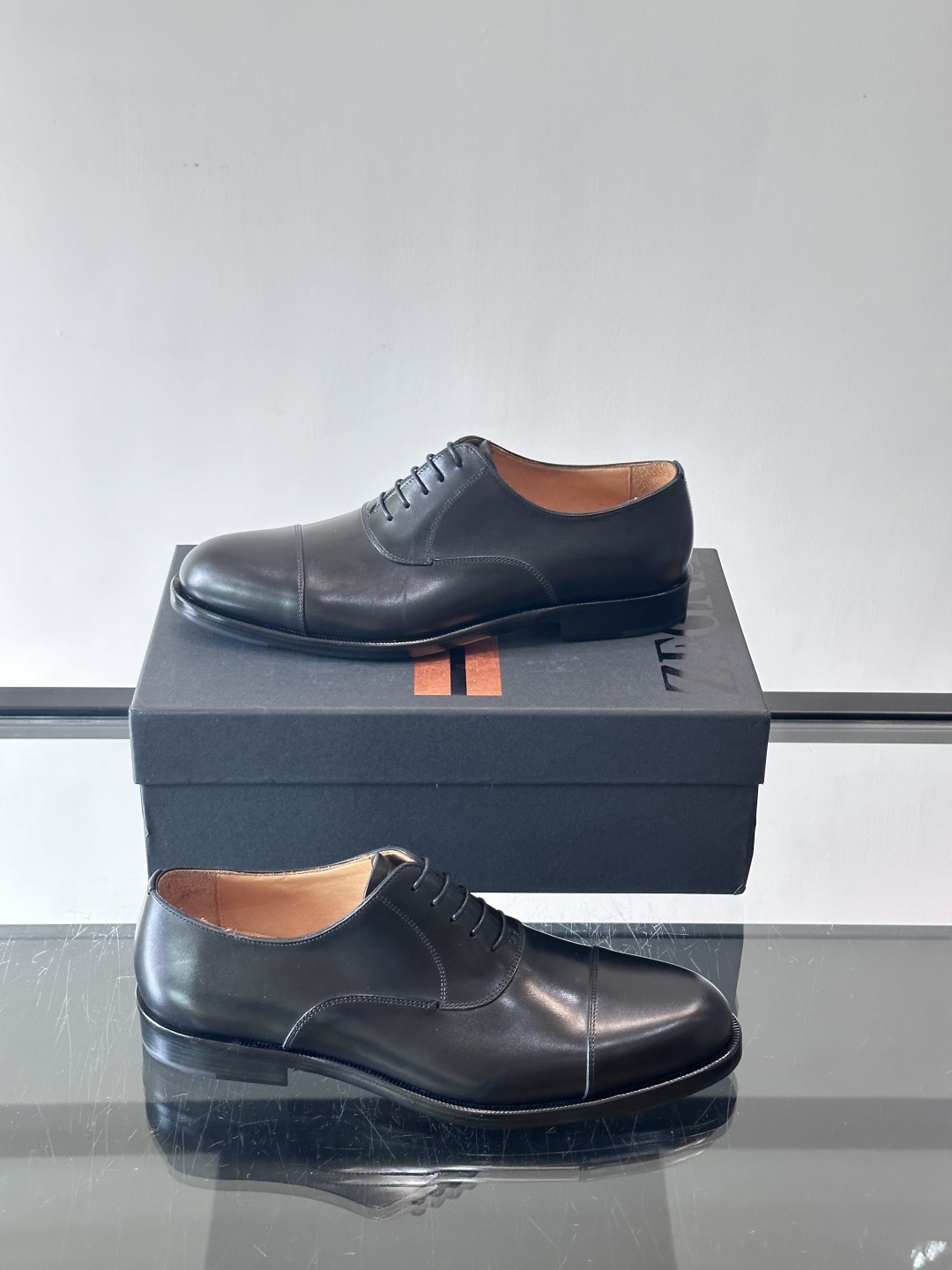 Zegna/杰尼亚 手工精品男士皮鞋 ，意大利进口皮胚 胎牛皮面 内里小牛皮 纯手工上色工艺 皮质细腻光
