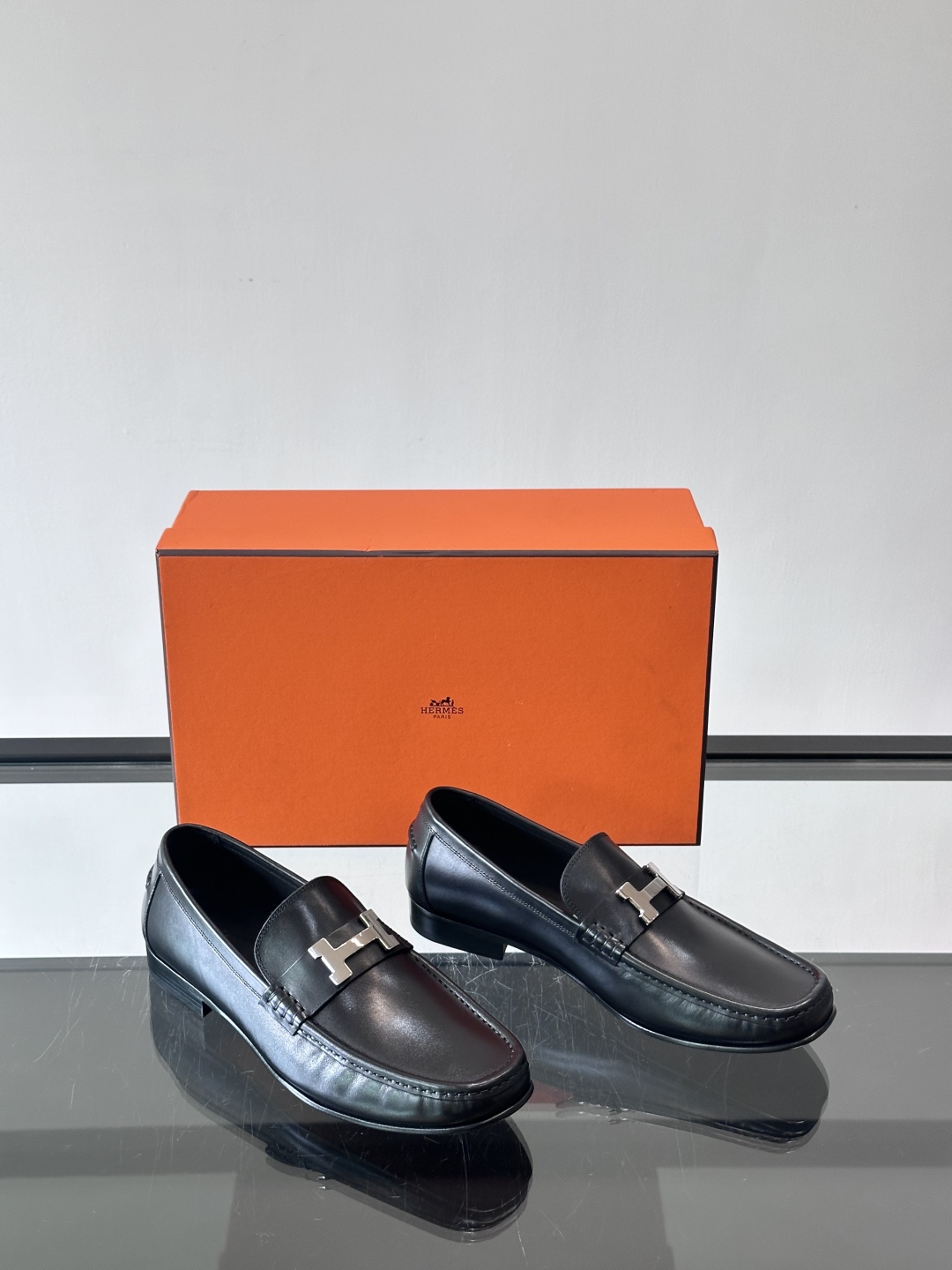 爱马仕Hermes皮鞋👞。2025高级感商务穿搭必备的男鞋~~进口原版牛皮，水染头层牛里，进口真皮大底！