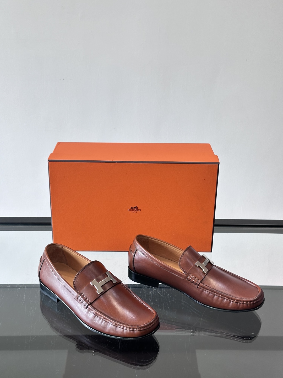 爱马仕Hermes皮鞋👞。2025高级感商务穿搭必备的男鞋~~进口原版牛皮，水染头层牛里，进口真皮大底！