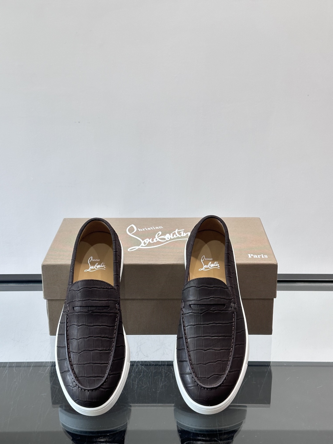 CL 休闲鞋一脚蹬 男士老钱风休闲鞋Christian Louboutin 休闲鞋👟！这双老钱风一脚蹬 