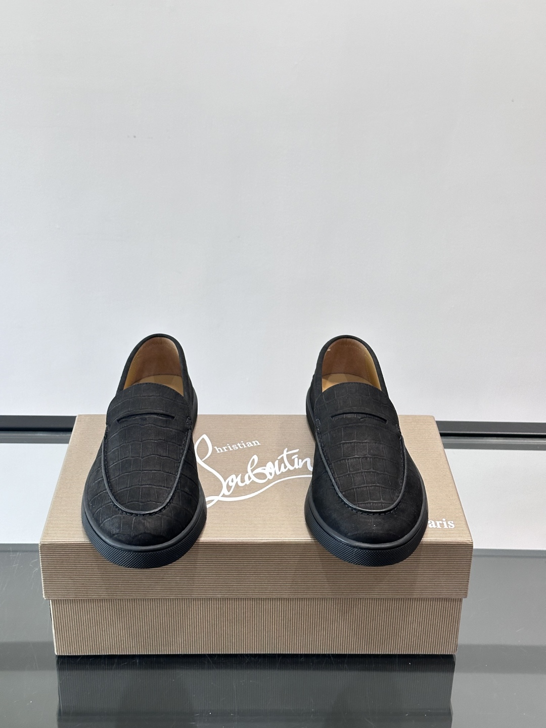 CL 休闲鞋一脚蹬 男士老钱风休闲鞋Christian Louboutin 休闲鞋👟！这双老钱风一脚蹬 