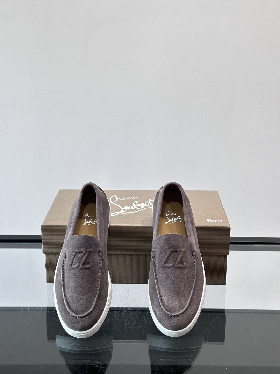 CL 休闲鞋一脚蹬 男士老钱风休闲鞋Christian Louboutin 休闲鞋👟！这双老钱风一脚蹬 