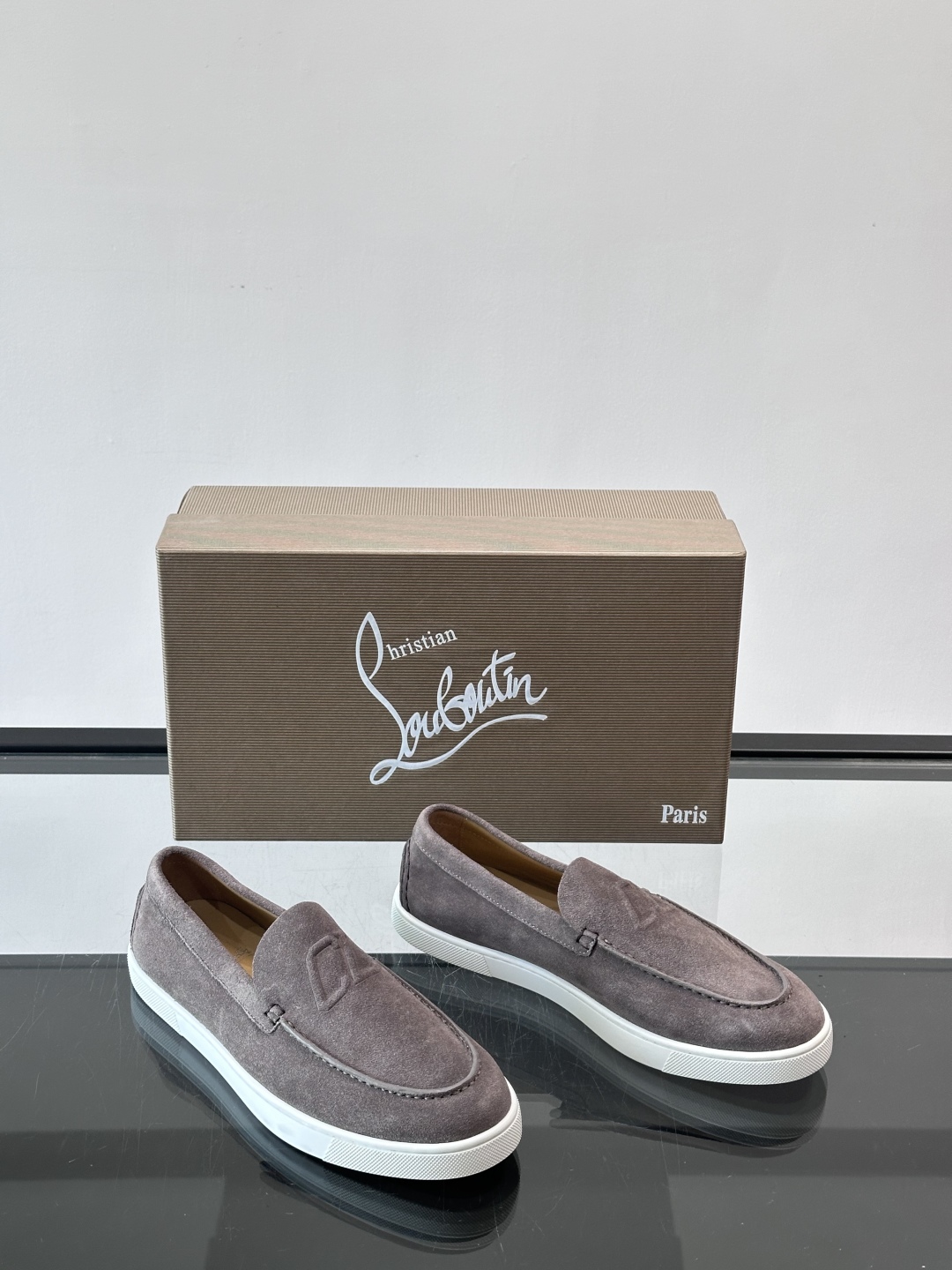 CL 休闲鞋一脚蹬 男士老钱风休闲鞋Christian Louboutin 休闲鞋👟！这双老钱风一脚蹬 
