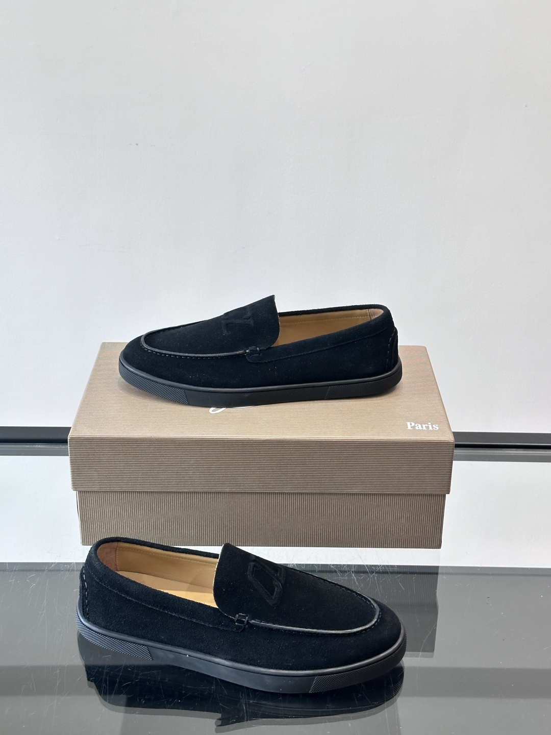 CL 休闲鞋一脚蹬 男士老钱风休闲鞋Christian Louboutin 休闲鞋👟！这双老钱风一脚蹬 