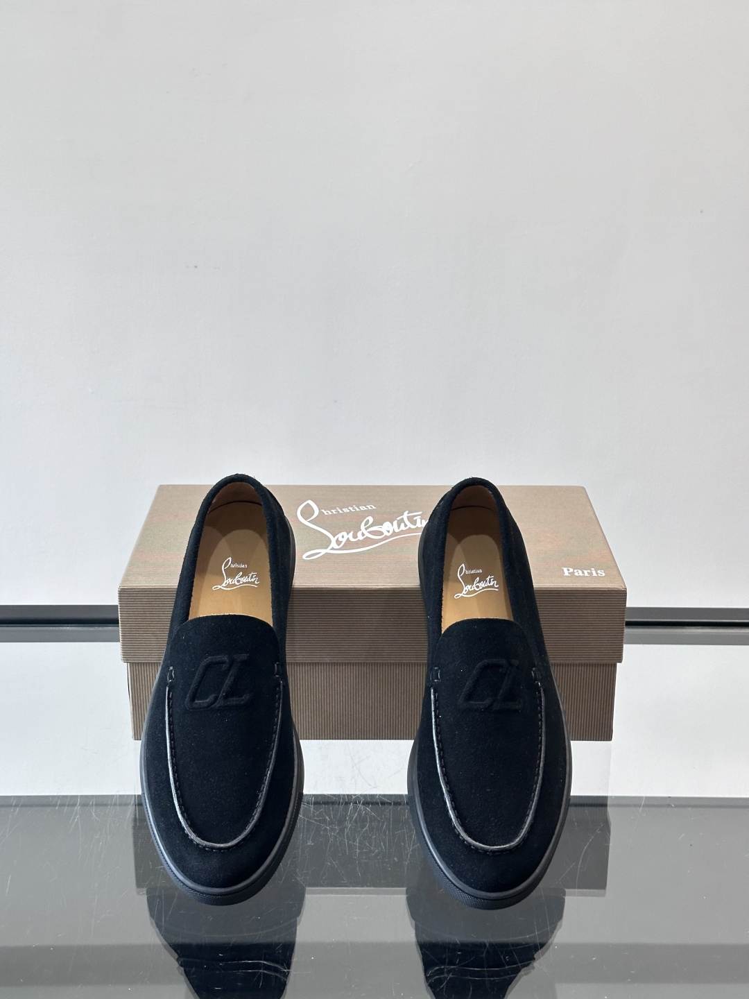 CL 休闲鞋一脚蹬 男士老钱风休闲鞋Christian Louboutin 休闲鞋👟！这双老钱风一脚蹬 