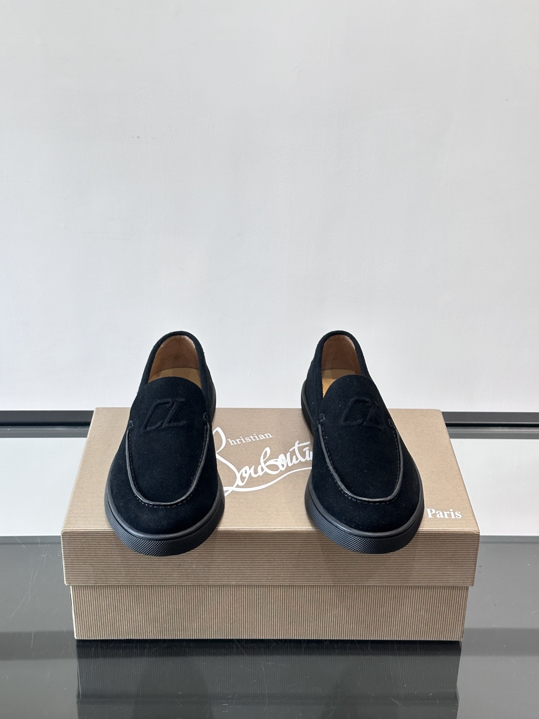 CL 休闲鞋一脚蹬 男士老钱风休闲鞋Christian Louboutin 休闲鞋👟！这双老钱风一脚蹬 