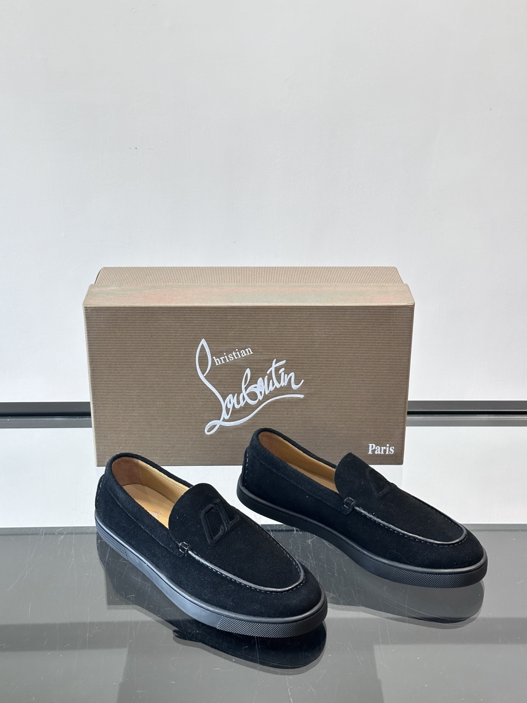CL 休闲鞋一脚蹬 男士老钱风休闲鞋Christian Louboutin 休闲鞋👟！这双老钱风一脚蹬 