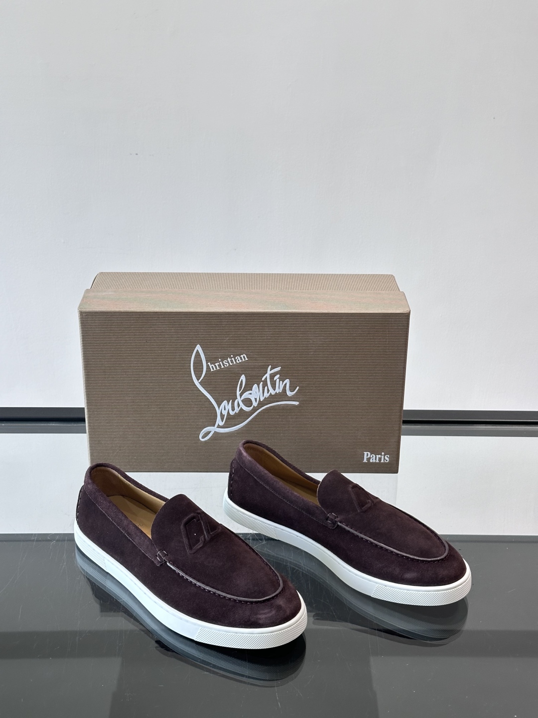 CL 休闲鞋一脚蹬 男士老钱风休闲鞋Christian Louboutin 休闲鞋👟！这双老钱风一脚蹬 