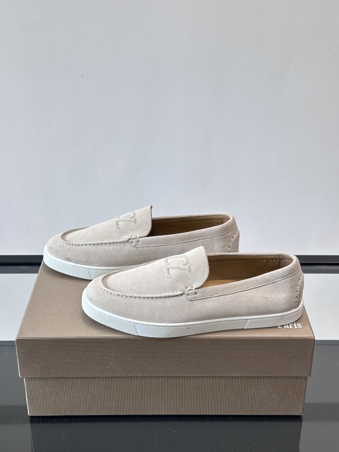 CL 休闲鞋一脚蹬 男士老钱风休闲鞋Christian Louboutin 休闲鞋👟！这双老钱风一脚蹬 