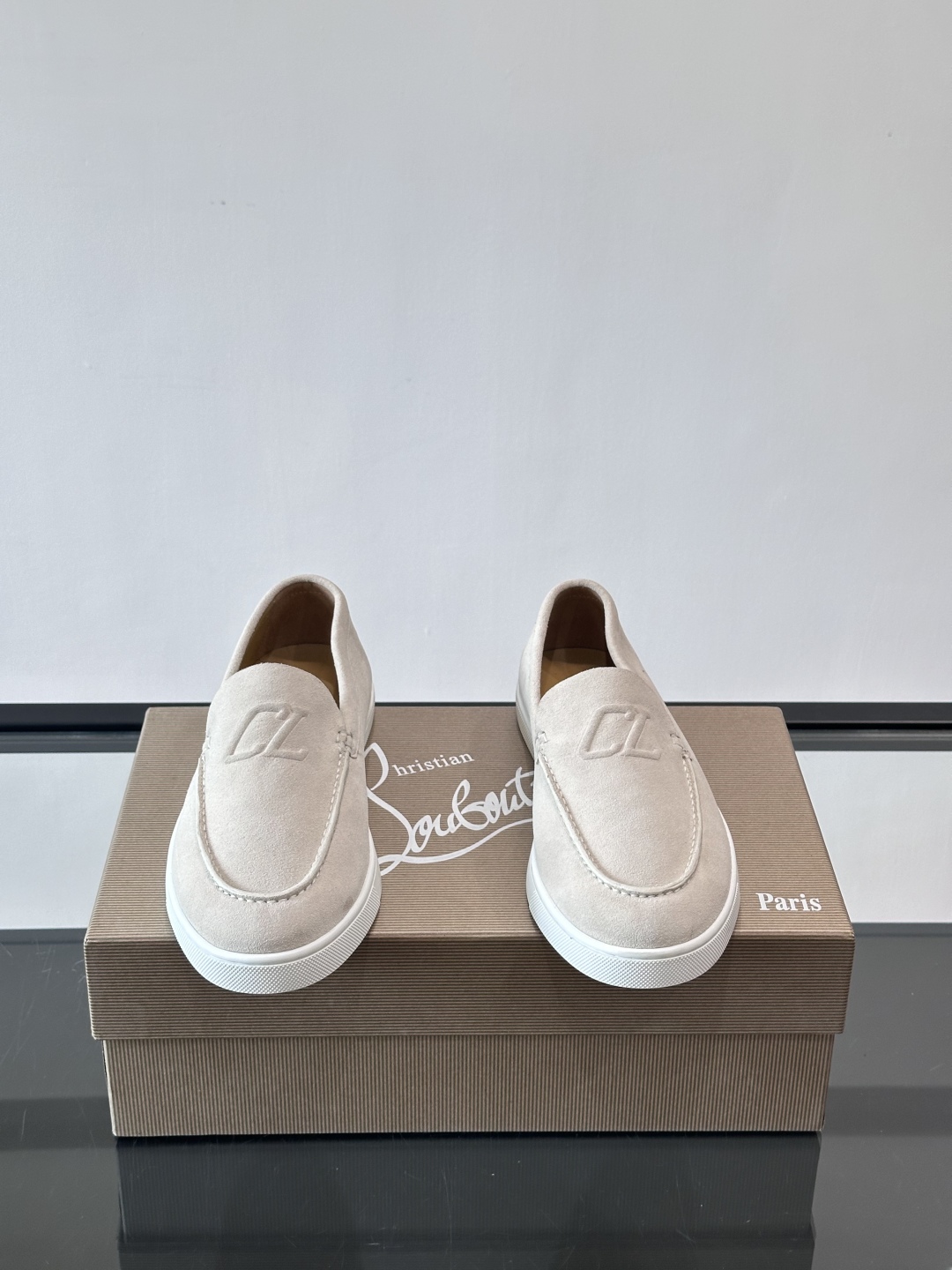 CL 休闲鞋一脚蹬 男士老钱风休闲鞋Christian Louboutin 休闲鞋👟！这双老钱风一脚蹬 