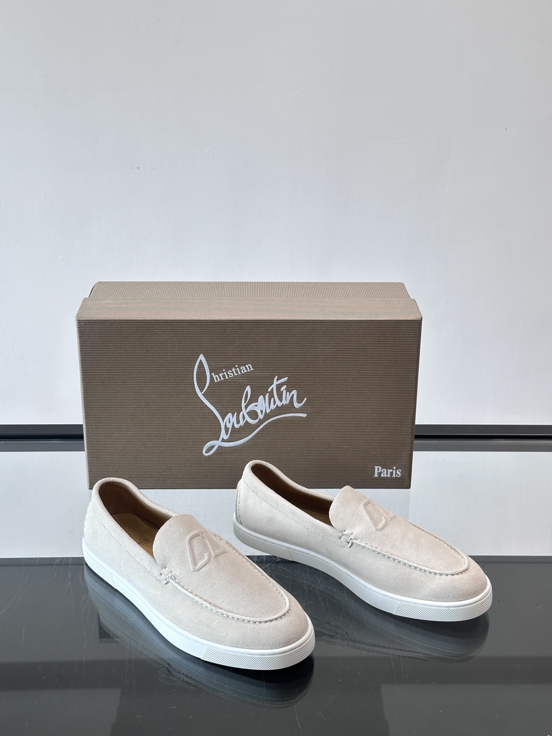 CL 休闲鞋一脚蹬 男士老钱风休闲鞋Christian Louboutin 休闲鞋👟！这双老钱风一脚蹬 
