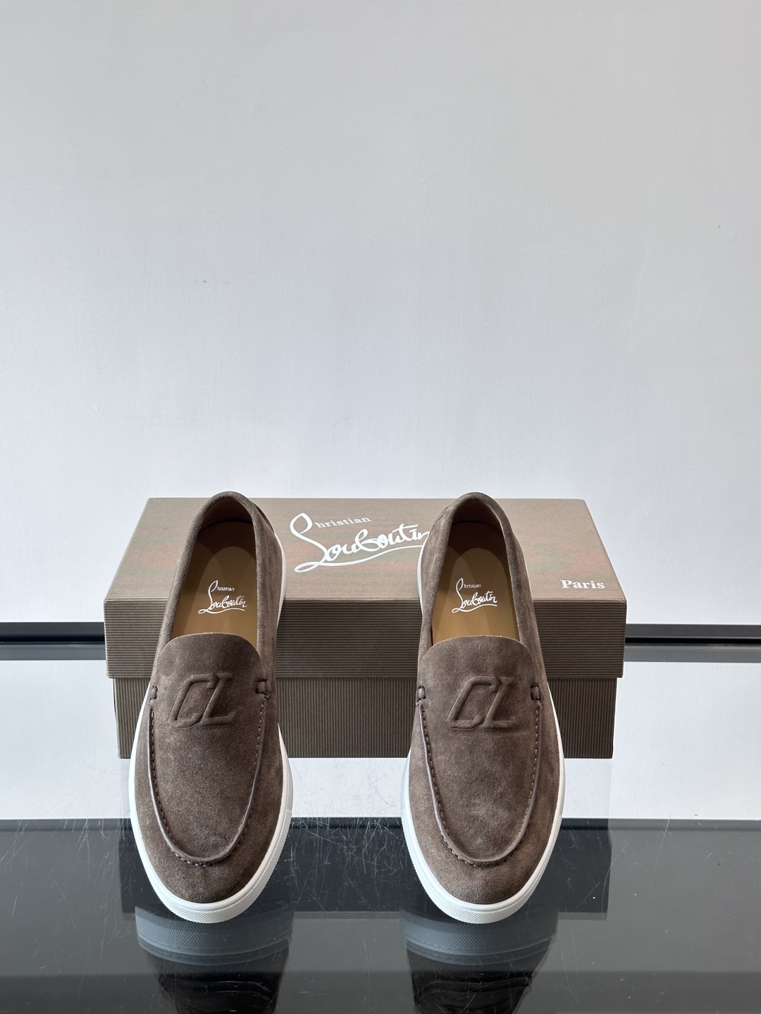 CL 休闲鞋一脚蹬 男士老钱风休闲鞋Christian Louboutin 休闲鞋👟！这双老钱风一脚蹬 