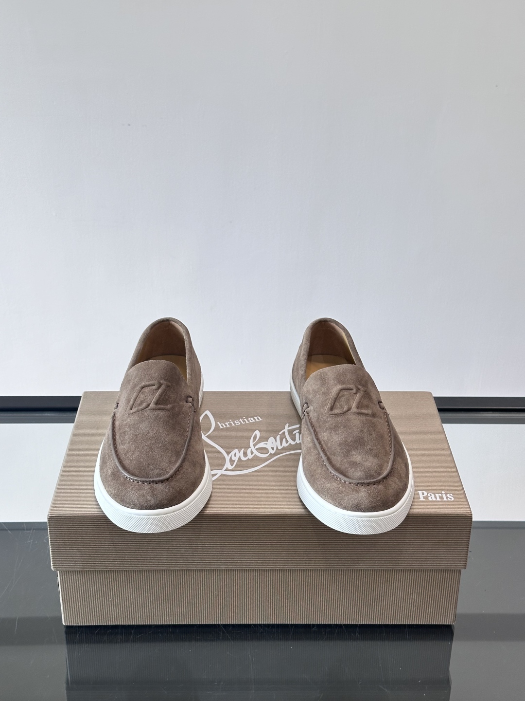 CL 休闲鞋一脚蹬 男士老钱风休闲鞋Christian Louboutin 休闲鞋👟！这双老钱风一脚蹬 