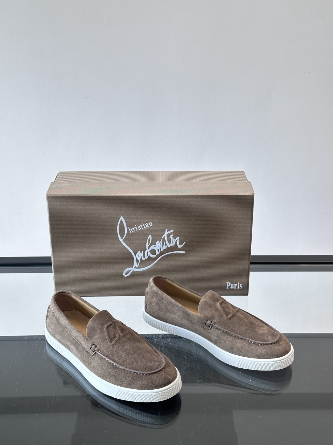 CL 休闲鞋一脚蹬 男士老钱风休闲鞋Christian Louboutin 休闲鞋👟！这双老钱风一脚蹬 