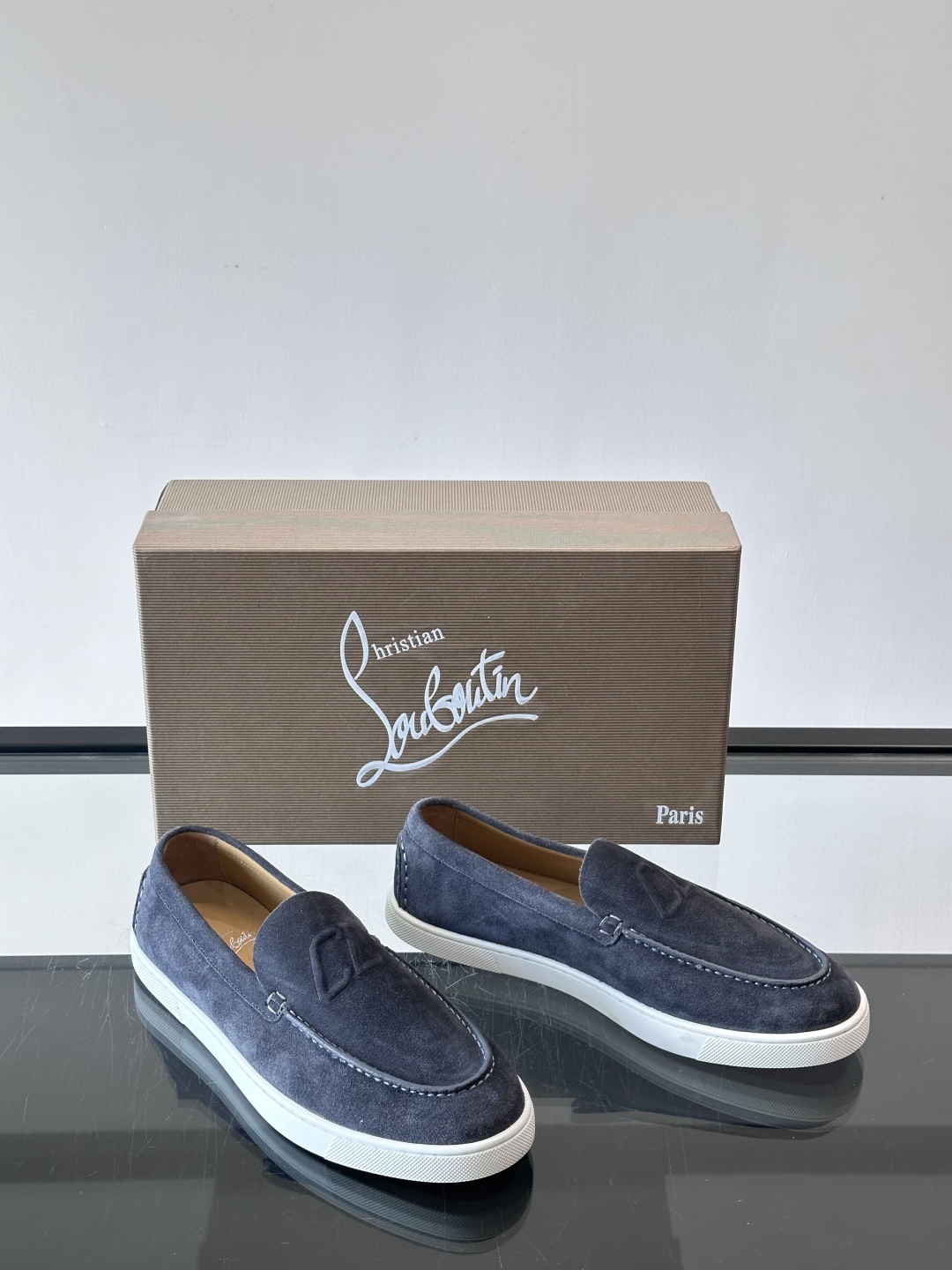CL 休闲鞋一脚蹬 男士老钱风休闲鞋Christian Louboutin 休闲鞋👟！这双老钱风一脚蹬 