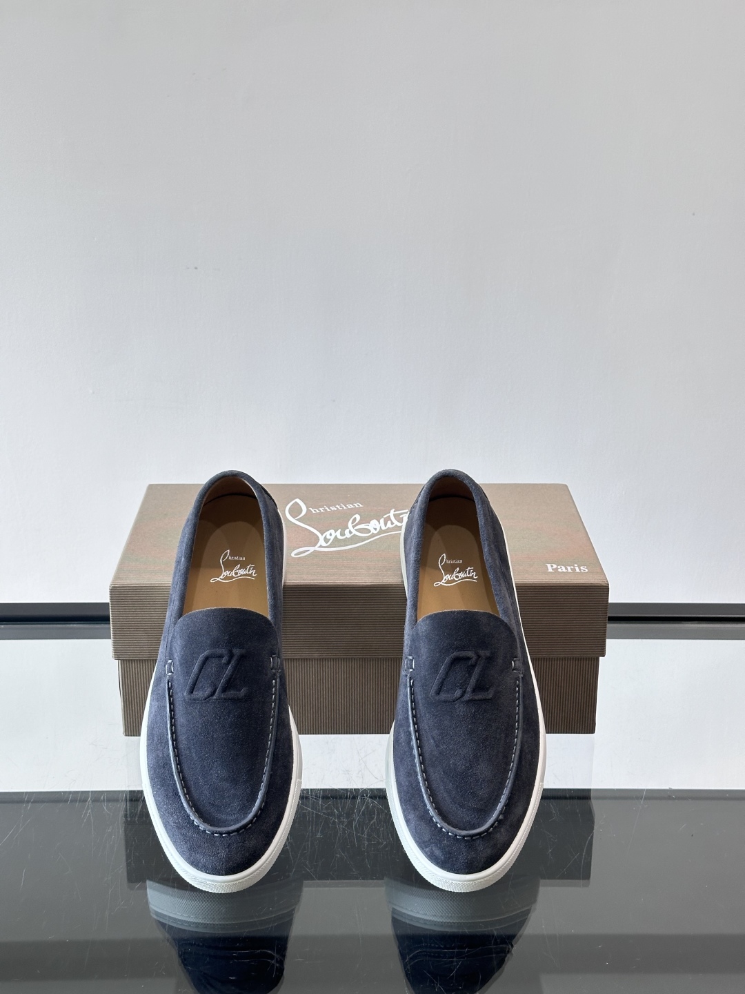 CL 休闲鞋一脚蹬 男士老钱风休闲鞋Christian Louboutin 休闲鞋👟！这双老钱风一脚蹬 