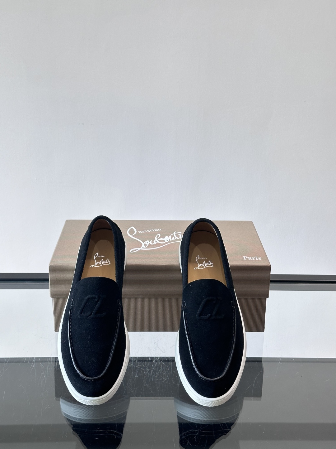 CL 休闲鞋一脚蹬 男士老钱风休闲鞋Christian Louboutin 休闲鞋👟！这双老钱风一脚蹬 