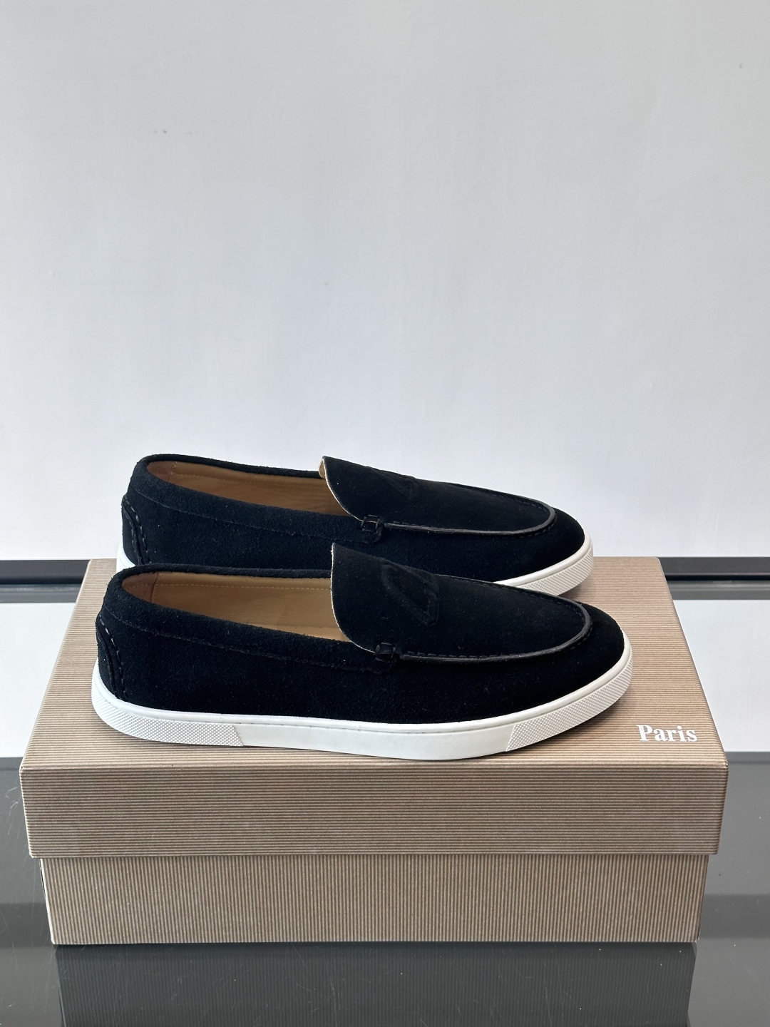 CL 休闲鞋一脚蹬 男士老钱风休闲鞋Christian Louboutin 休闲鞋👟！这双老钱风一脚蹬 