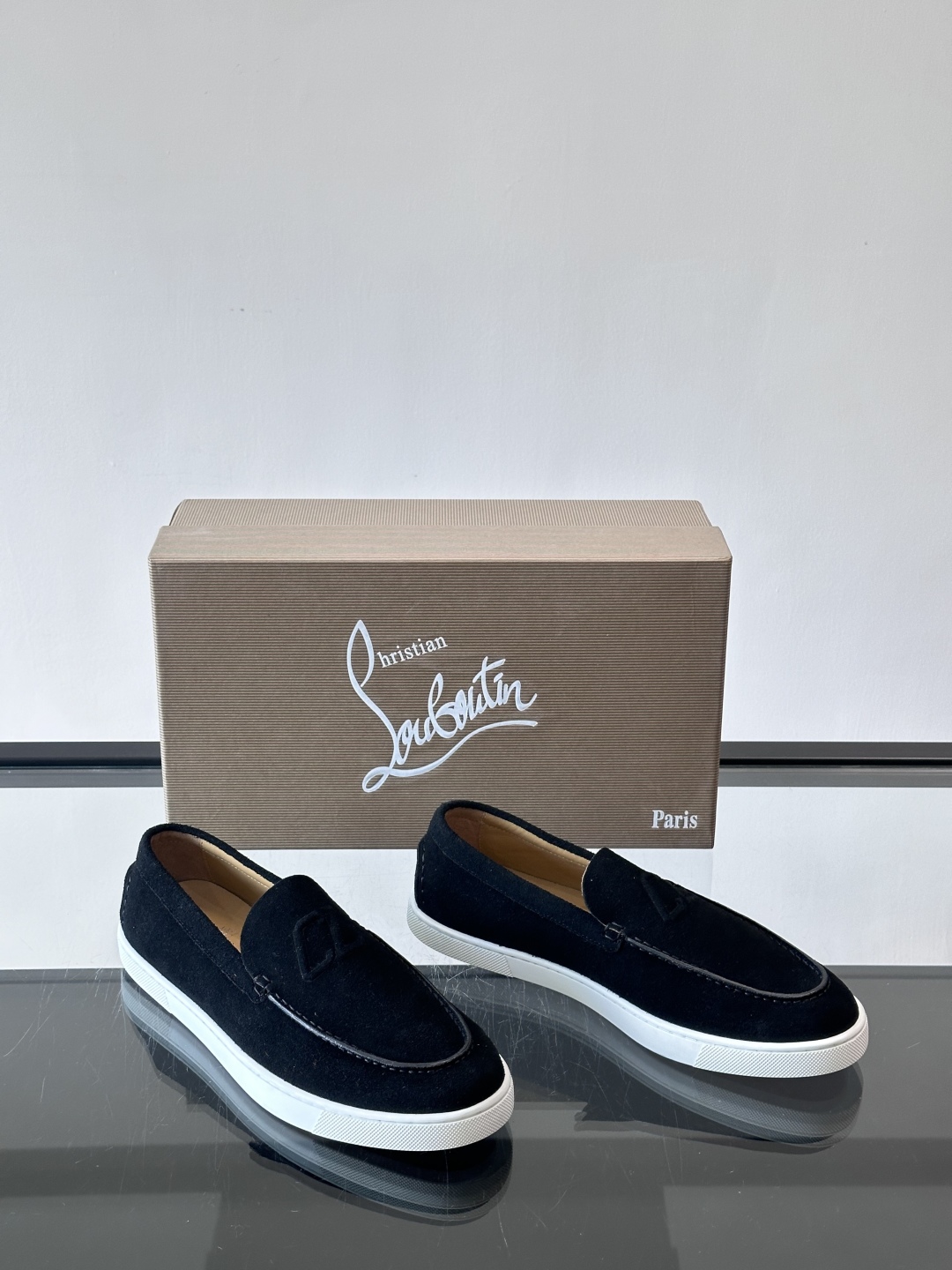 CL 休闲鞋一脚蹬 男士老钱风休闲鞋Christian Louboutin 休闲鞋👟！这双老钱风一脚蹬 