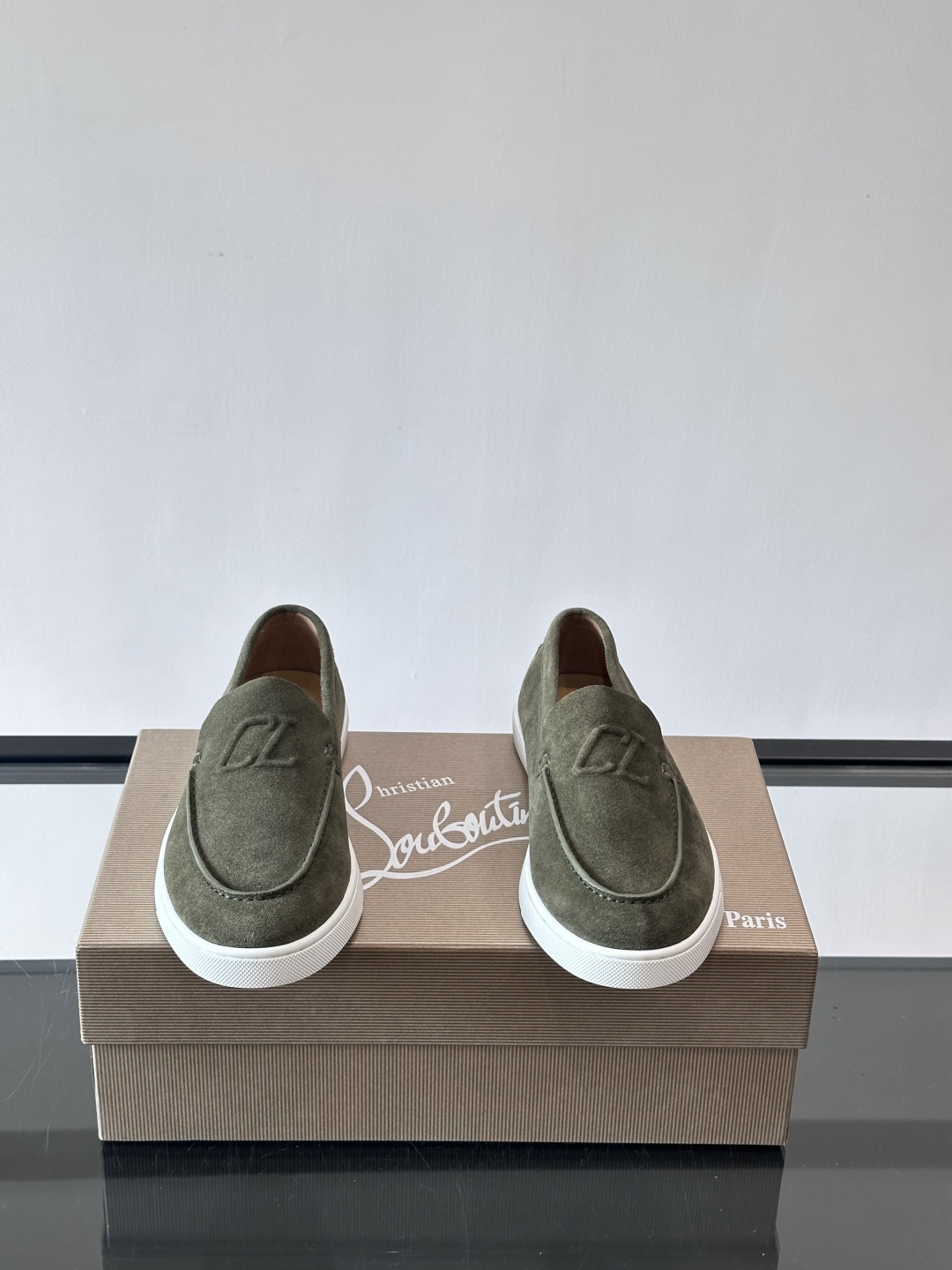 CL 休闲鞋一脚蹬 男士老钱风休闲鞋Christian Louboutin 休闲鞋👟！这双老钱风一脚蹬 