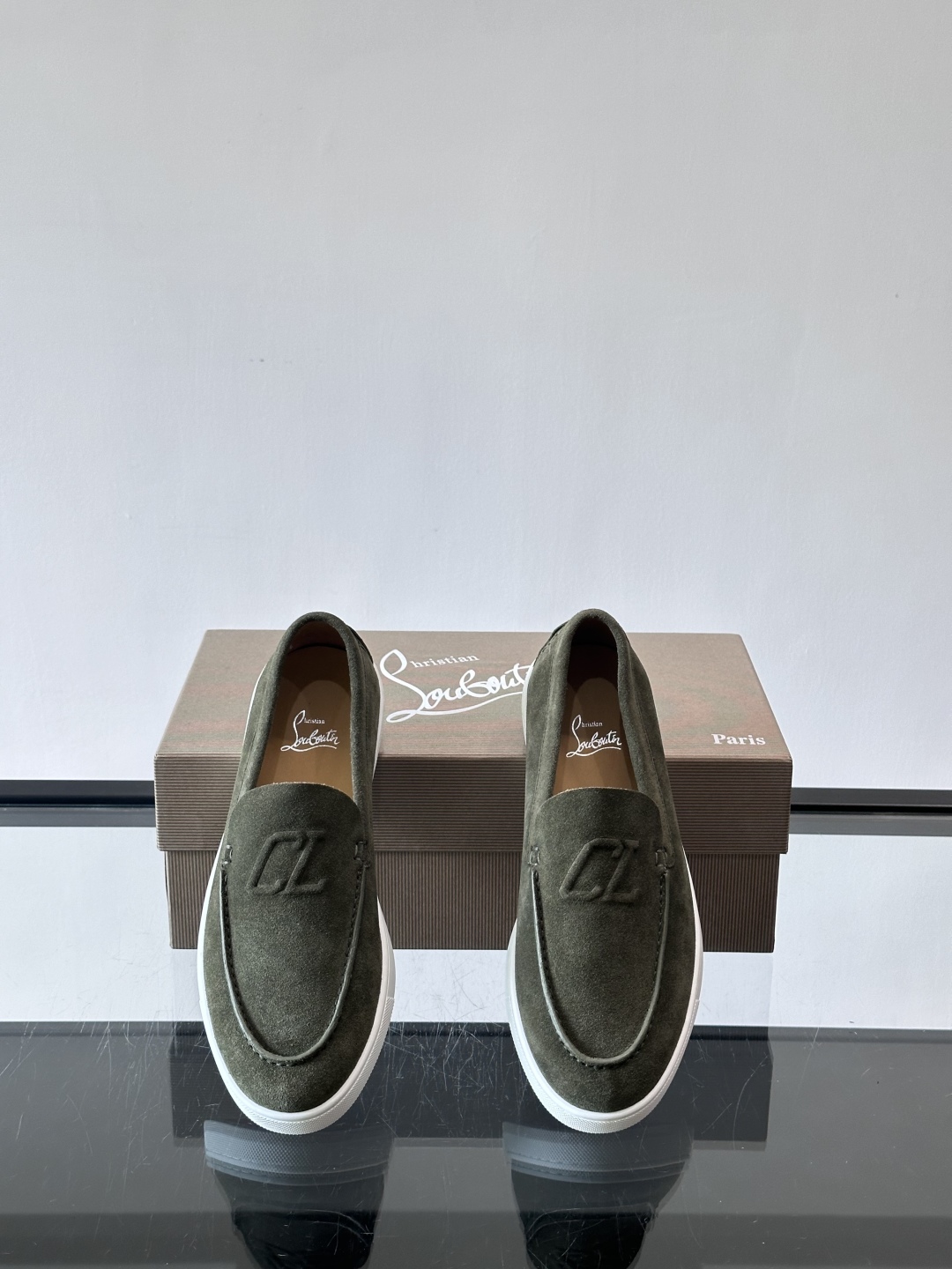 CL 休闲鞋一脚蹬 男士老钱风休闲鞋Christian Louboutin 休闲鞋👟！这双老钱风一脚蹬 