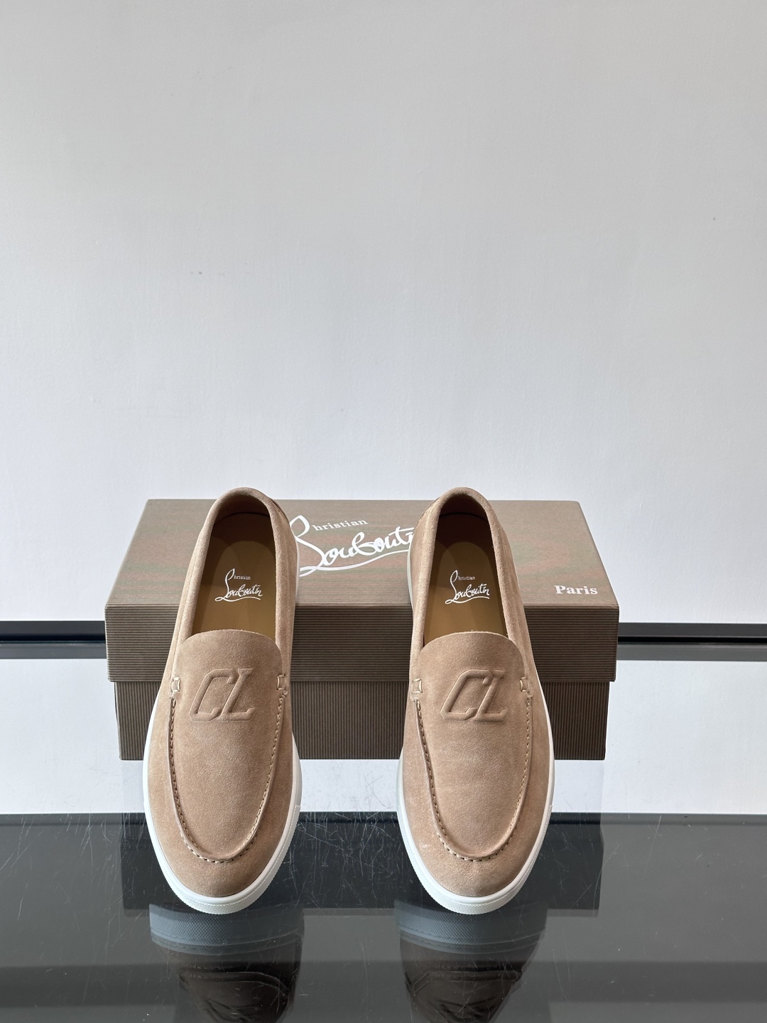 CL 休闲鞋一脚蹬 男士老钱风休闲鞋Christian Louboutin 休闲鞋👟！这双老钱风一脚蹬 