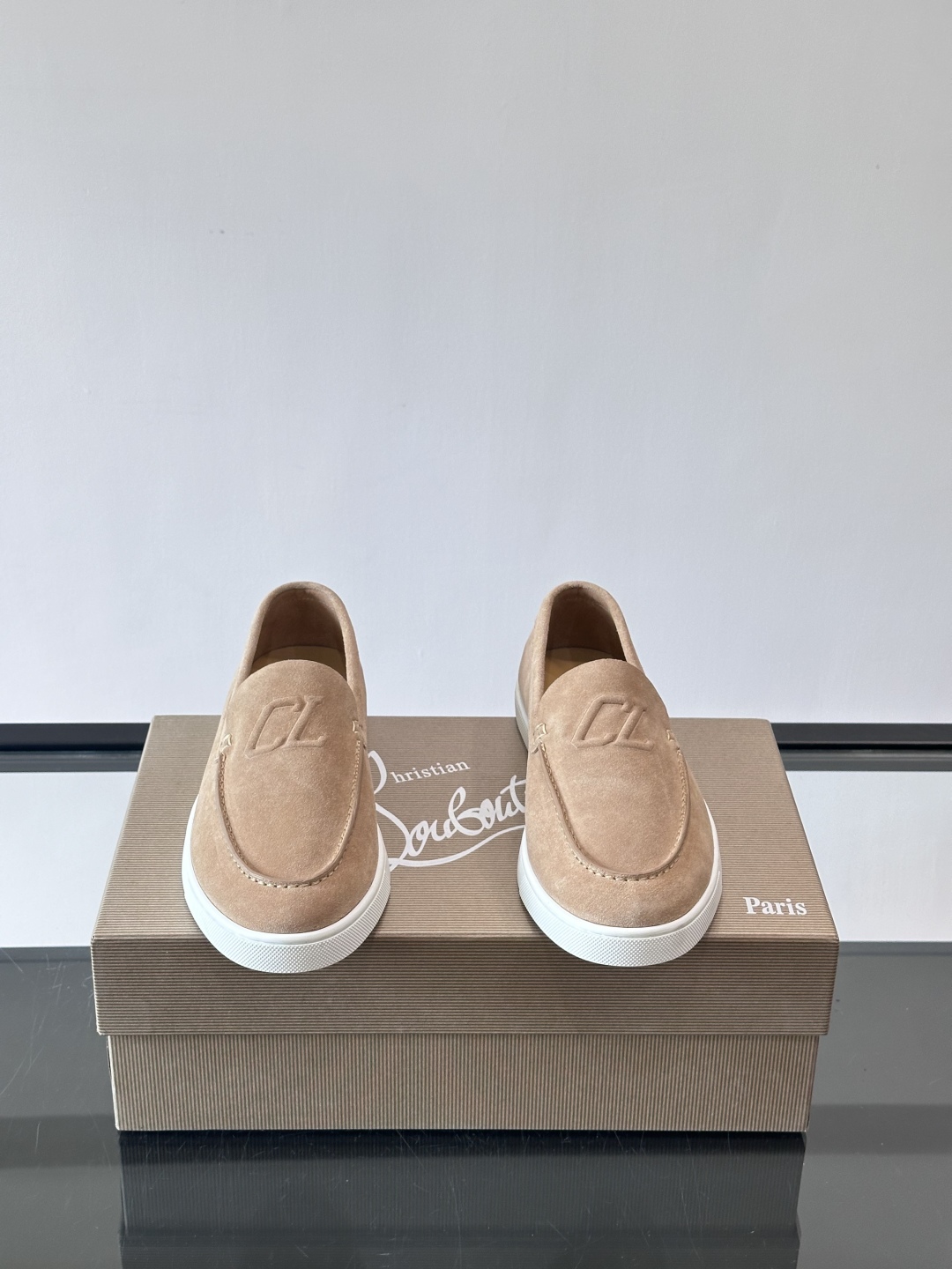 CL 休闲鞋一脚蹬 男士老钱风休闲鞋Christian Louboutin 休闲鞋👟！这双老钱风一脚蹬 