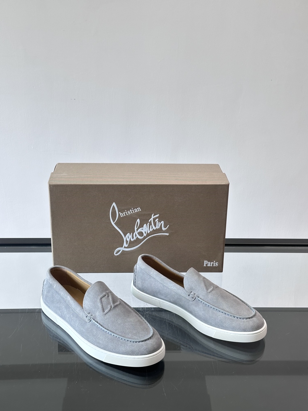 CL 休闲鞋一脚蹬 男士老钱风休闲鞋Christian Louboutin 休闲鞋👟！这双老钱风一脚蹬 