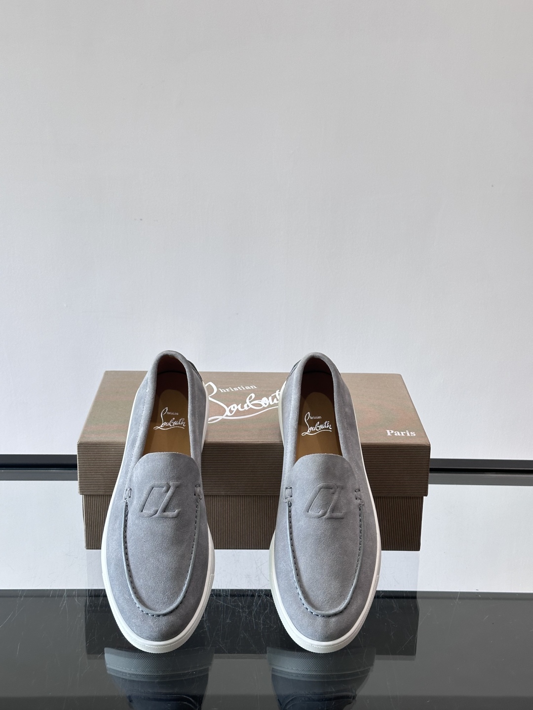 CL 休闲鞋一脚蹬 男士老钱风休闲鞋Christian Louboutin 休闲鞋👟！这双老钱风一脚蹬 
