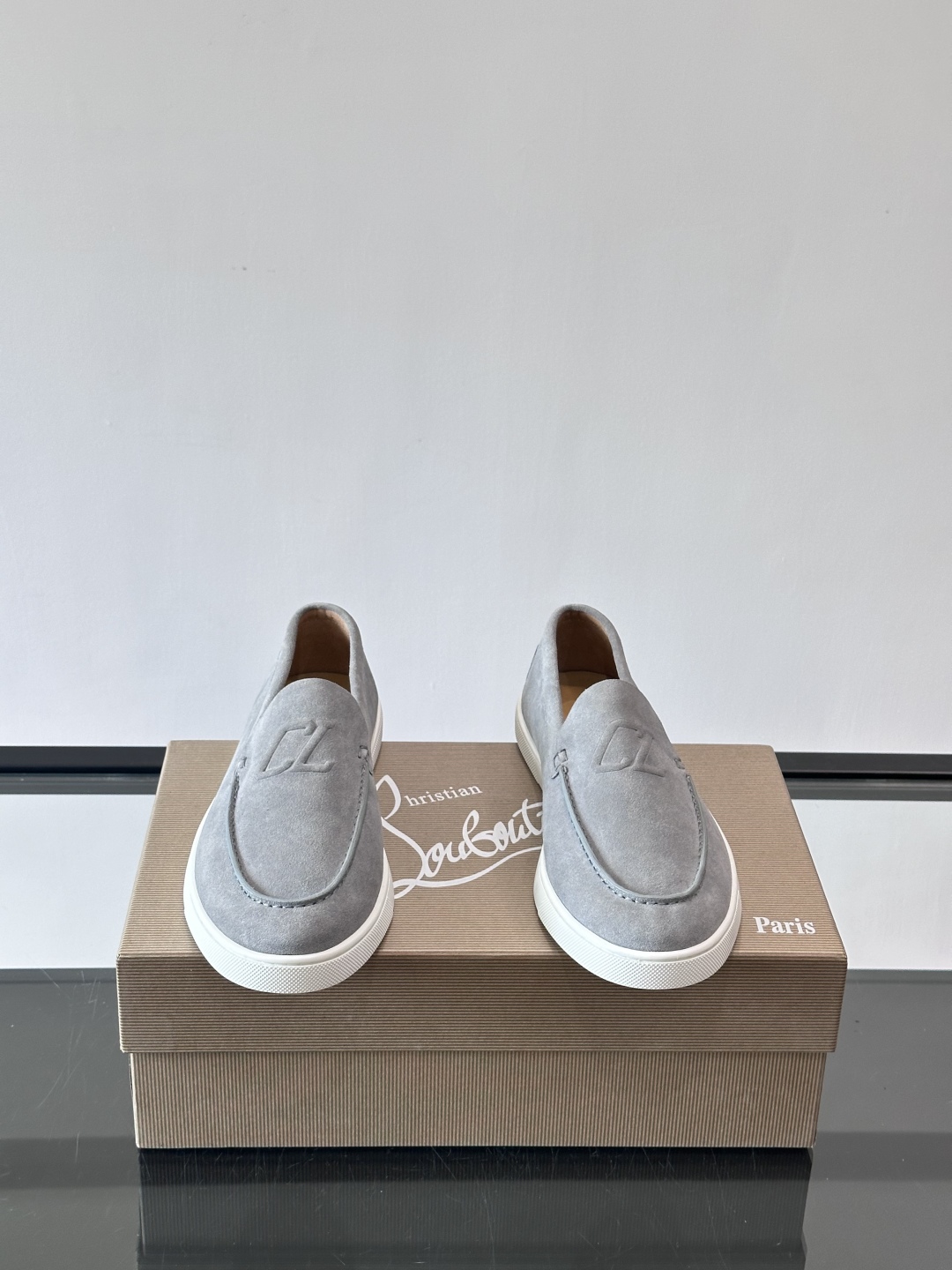 CL 休闲鞋一脚蹬 男士老钱风休闲鞋Christian Louboutin 休闲鞋👟！这双老钱风一脚蹬 