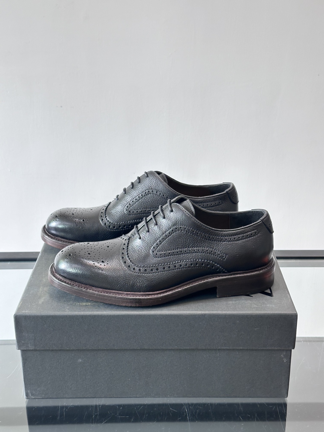 Zegna/杰尼亚 手工精品男士皮鞋 ，意大利进口皮胚 胎牛皮面 内里小牛皮 纯手工上色工艺 皮质细腻光
