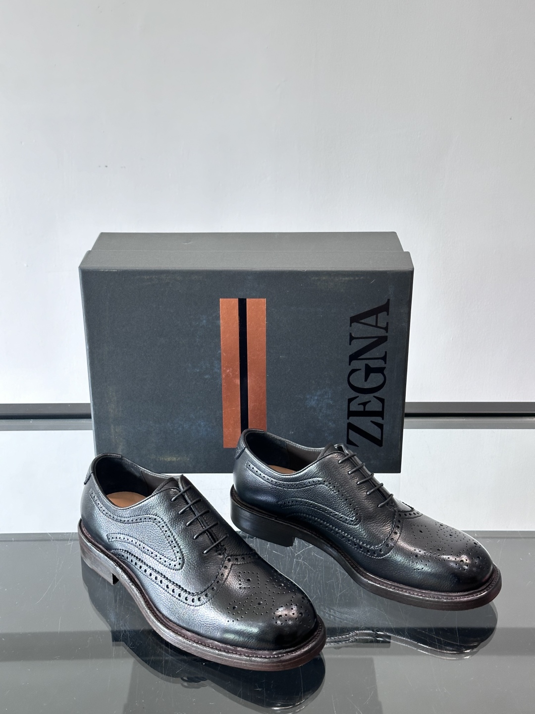 Zegna/杰尼亚 手工精品男士皮鞋 ，意大利进口皮胚 胎牛皮面 内里小牛皮 纯手工上色工艺 皮质细腻光