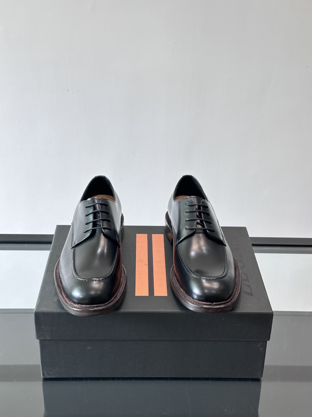 Zegna/杰尼亚 手工精品男士皮鞋 ，意大利进口皮胚 胎牛皮面 内里小牛皮 纯手工上色工艺 皮质细腻光