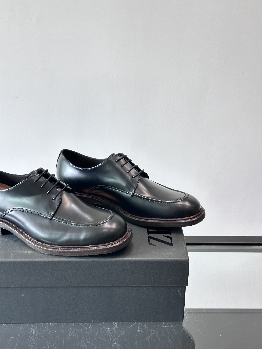 Zegna/杰尼亚 手工精品男士皮鞋 ，意大利进口皮胚 胎牛皮面 内里小牛皮 纯手工上色工艺 皮质细腻光