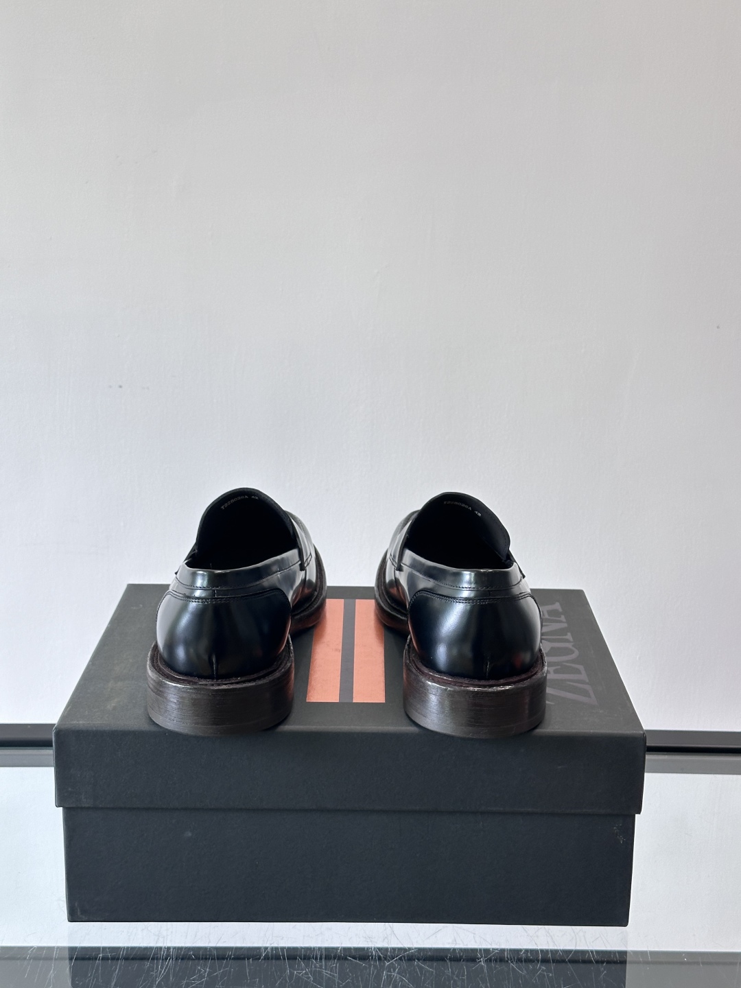 Zegna/杰尼亚 手工精品男士皮鞋 ，意大利进口皮胚 胎牛皮面 内里小牛皮 纯手工上色工艺 皮质细腻光