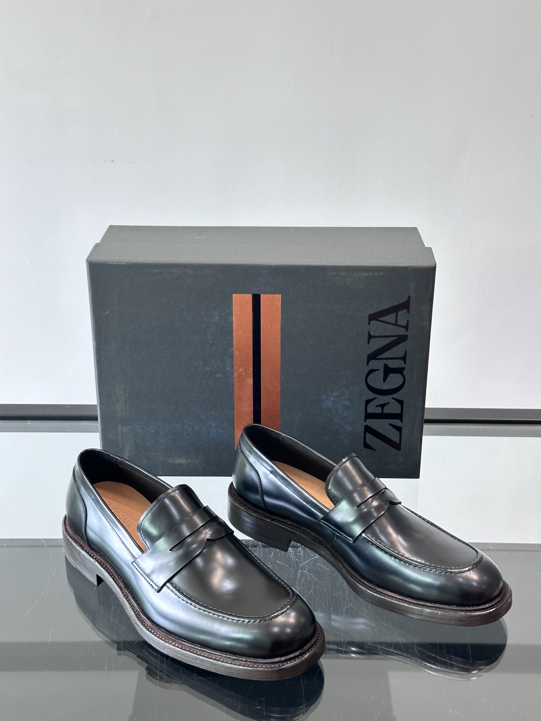 Zegna/杰尼亚 手工精品男士皮鞋 ，意大利进口皮胚 胎牛皮面 内里小牛皮 纯手工上色工艺 皮质细腻光