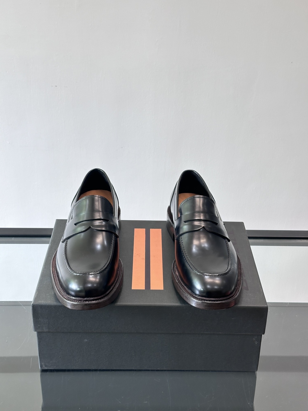 Zegna/杰尼亚 手工精品男士皮鞋 ，意大利进口皮胚 胎牛皮面 内里小牛皮 纯手工上色工艺 皮质细腻光