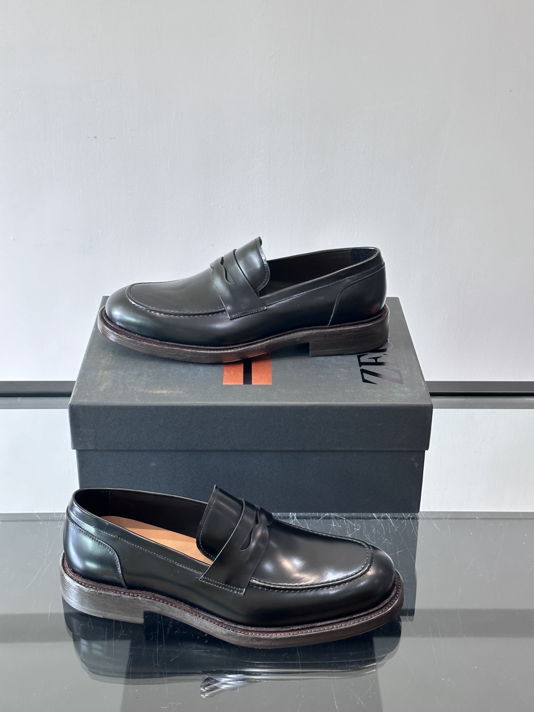 Zegna/杰尼亚 手工精品男士皮鞋 ，意大利进口皮胚 胎牛皮面 内里小牛皮 纯手工上色工艺 皮质细腻光