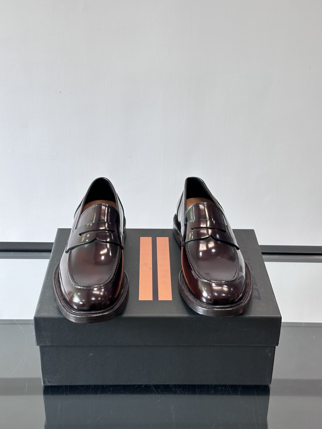 Zegna/杰尼亚 手工精品男士皮鞋 ，意大利进口皮胚 胎牛皮面 内里小牛皮 纯手工上色工艺 皮质细腻光