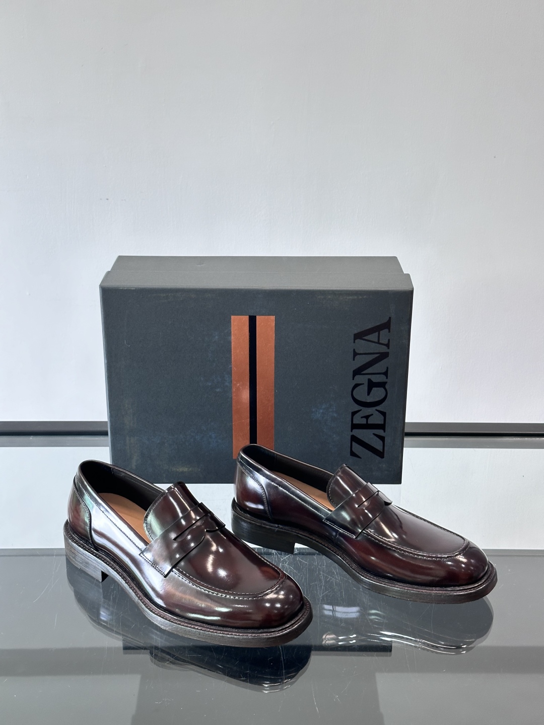Zegna/杰尼亚 手工精品男士皮鞋 ，意大利进口皮胚 胎牛皮面 内里小牛皮 纯手工上色工艺 皮质细腻光